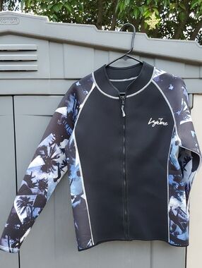Layatone Wetsuit Black, Indigo, Animal Palm Tree Print. Used Once. XXL.